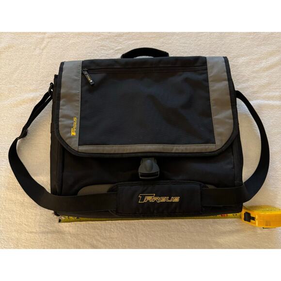 Targus Other - Targus CityGear Messenger CrossBody Shoulder Bag Tablet Kindle Blck Label/Handle